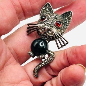 Vintage Large Sterling Pave’ Marcasite Cat Brooch